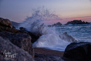 Flou artistique des vagues sur les rochers, Sagone (Corse du Sud)