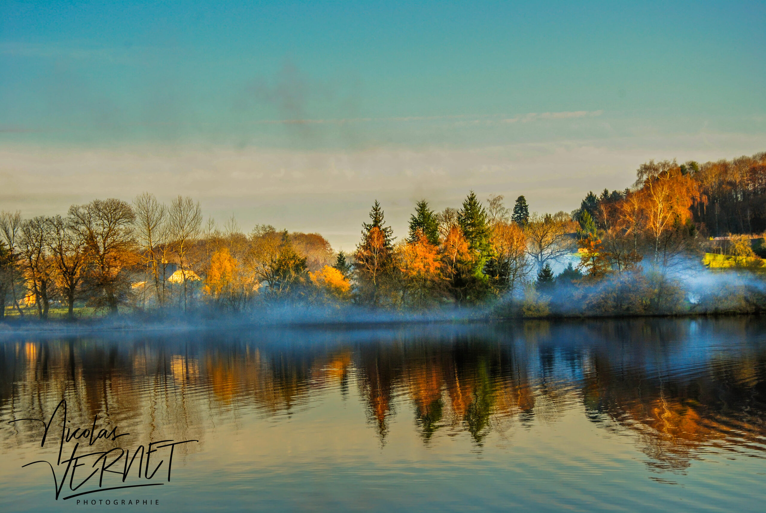 Fumée sur le Lac du Coiroux, Aubazines (Corrèze)