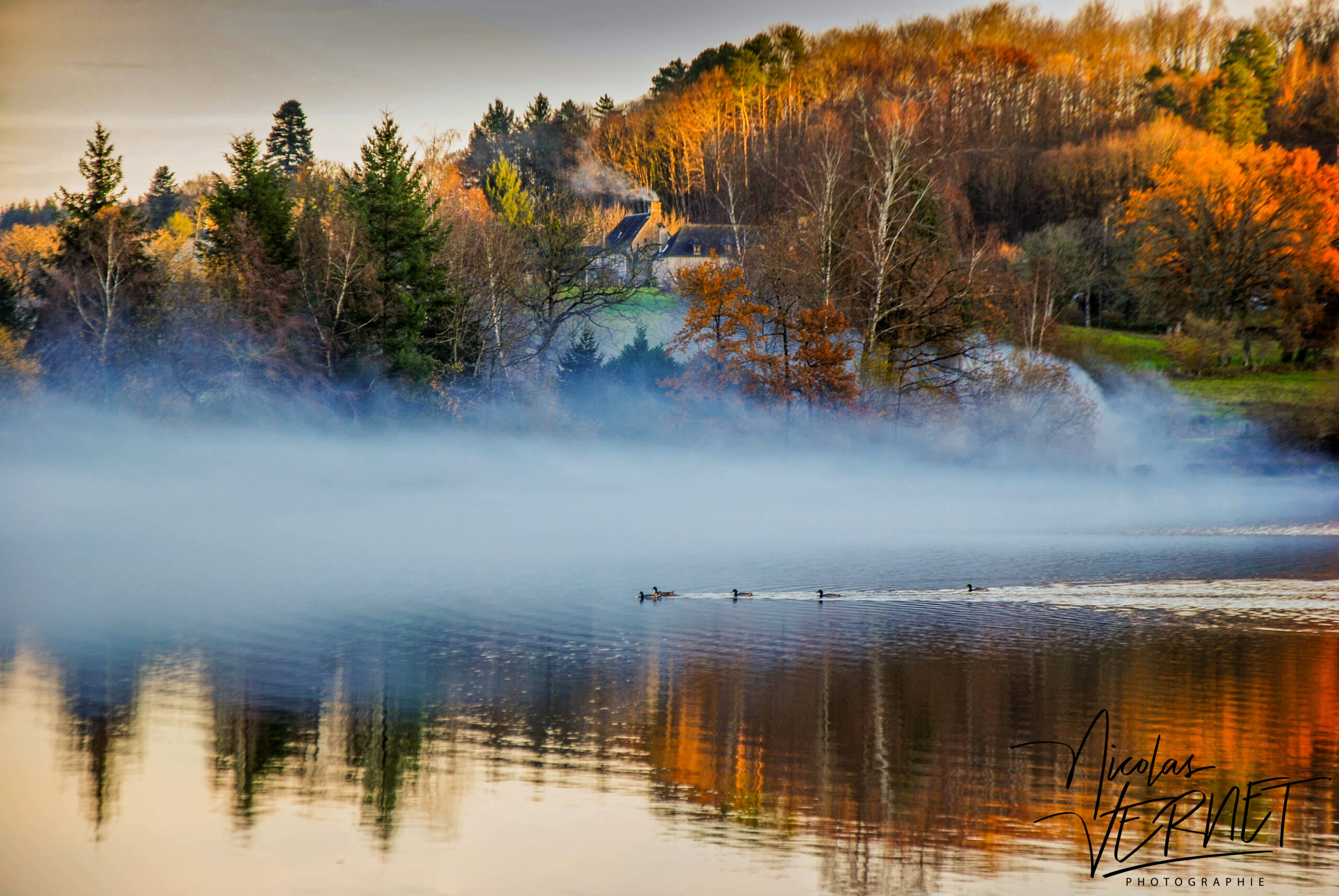 Fumée sur le Lac du Coiroux, Aubazines (Corrèze)