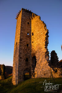 Vestiges du château de la Chapoulie, Cornil (Corrèze)
