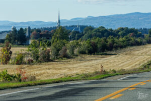 Église de Kamouraska et champs moissonnés, Route de Kamouraska, Canada