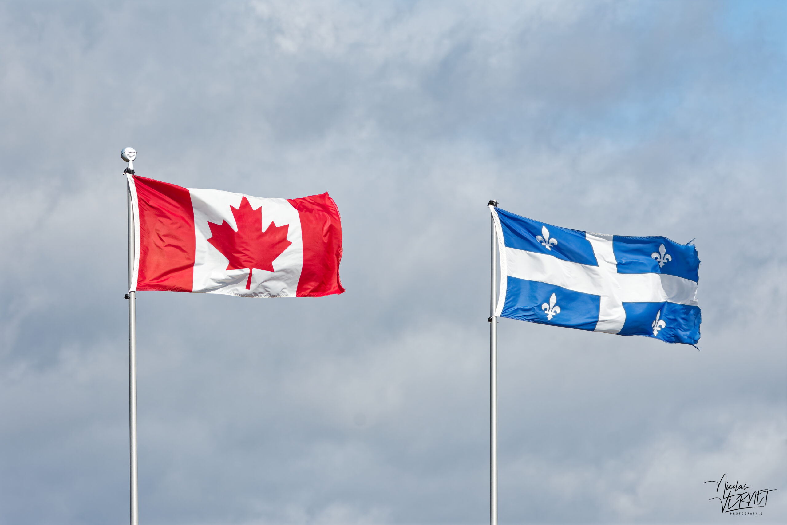 Drapeaux du Canada et du Québec, parc de la Pointe Taylor, New Richmond, Canada