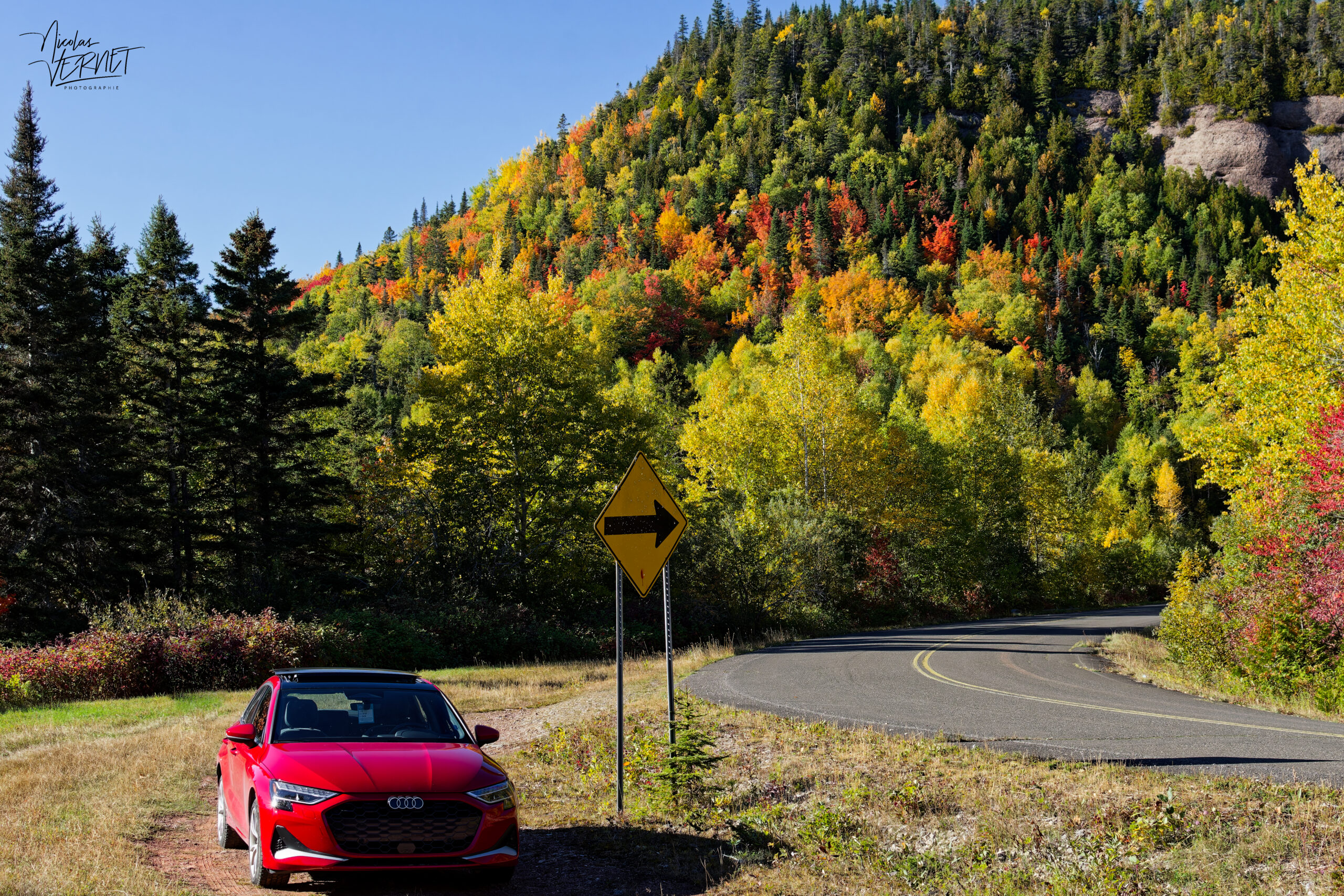 Audi A3 2025, 40 TFSI quattro sur la route des Failles à l'automne, Percé, Canada