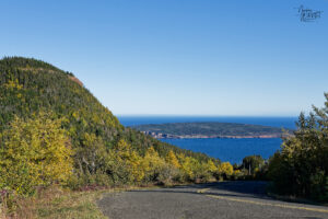 Vu sur l'Île Bonaventure depuis la route des Failles à l'automne, Percé, Canada