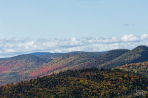 Couleurs d'automne sur le Mont Saint-Alban, parc national Forillon, La Côte-de-Gaspé, Canada
