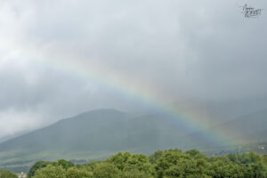 Arc-en-ciel depuis la route panoramique de Caherconree, Beheenagh, Co. Kerry, Irlande