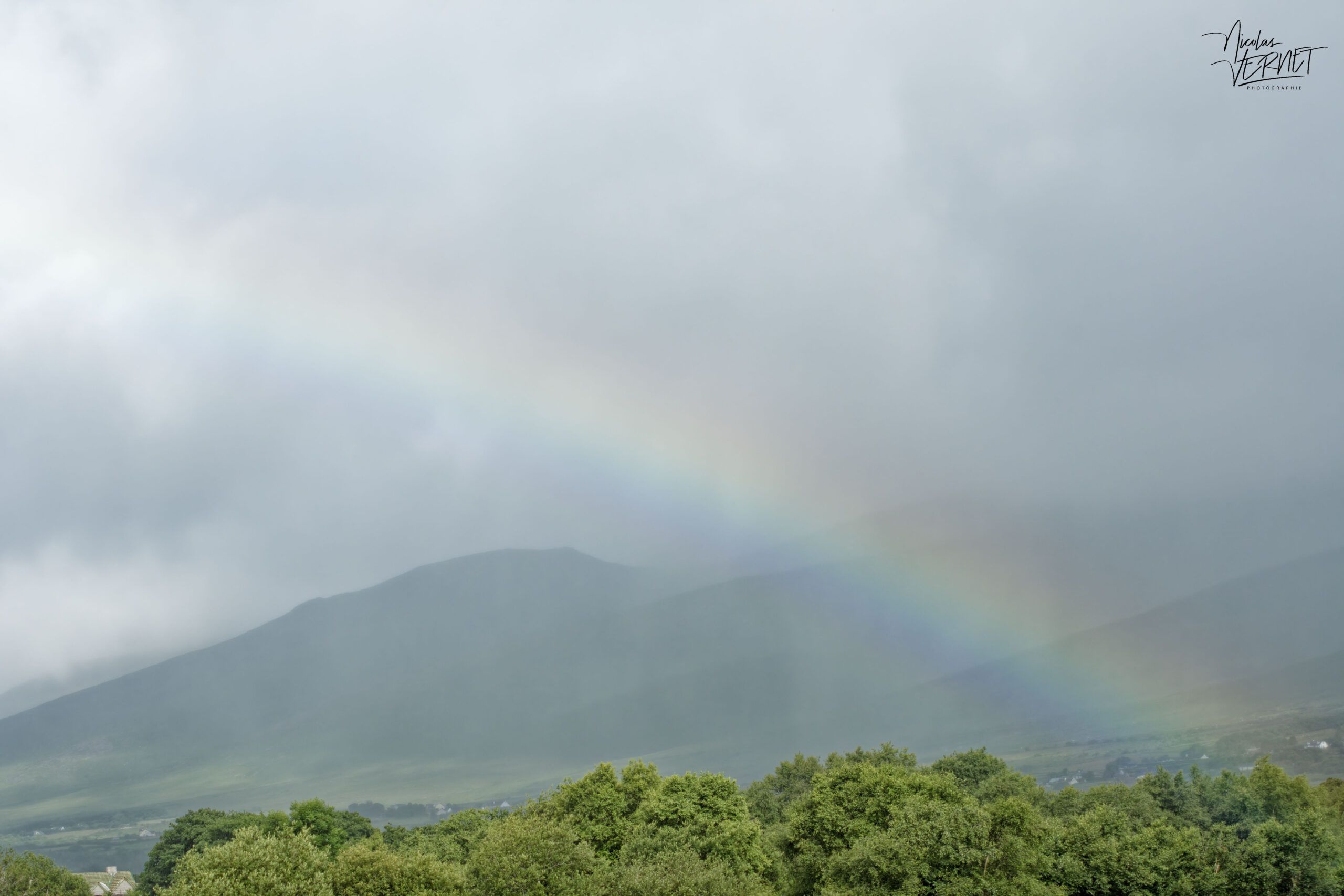 Arc-en-ciel depuis la route panoramique de Caherconree, Beheenagh, Co. Kerry, Irlande