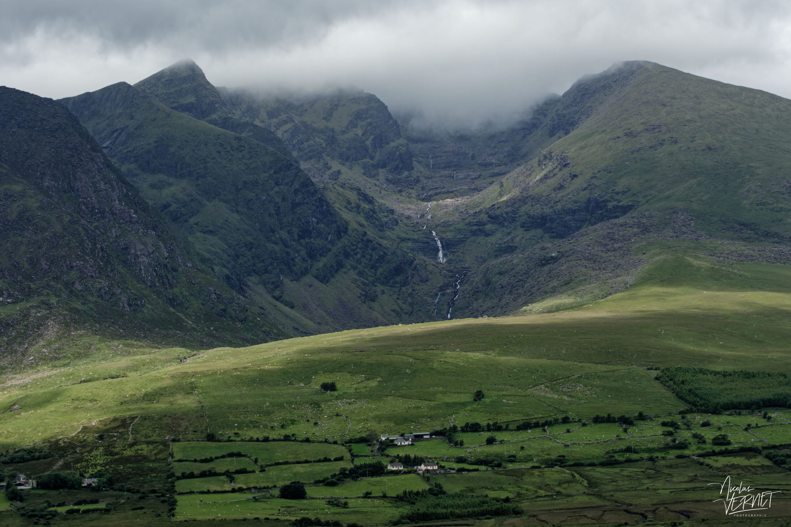 Cascade sur le mont Brandon, Co. Kerry, Irlande