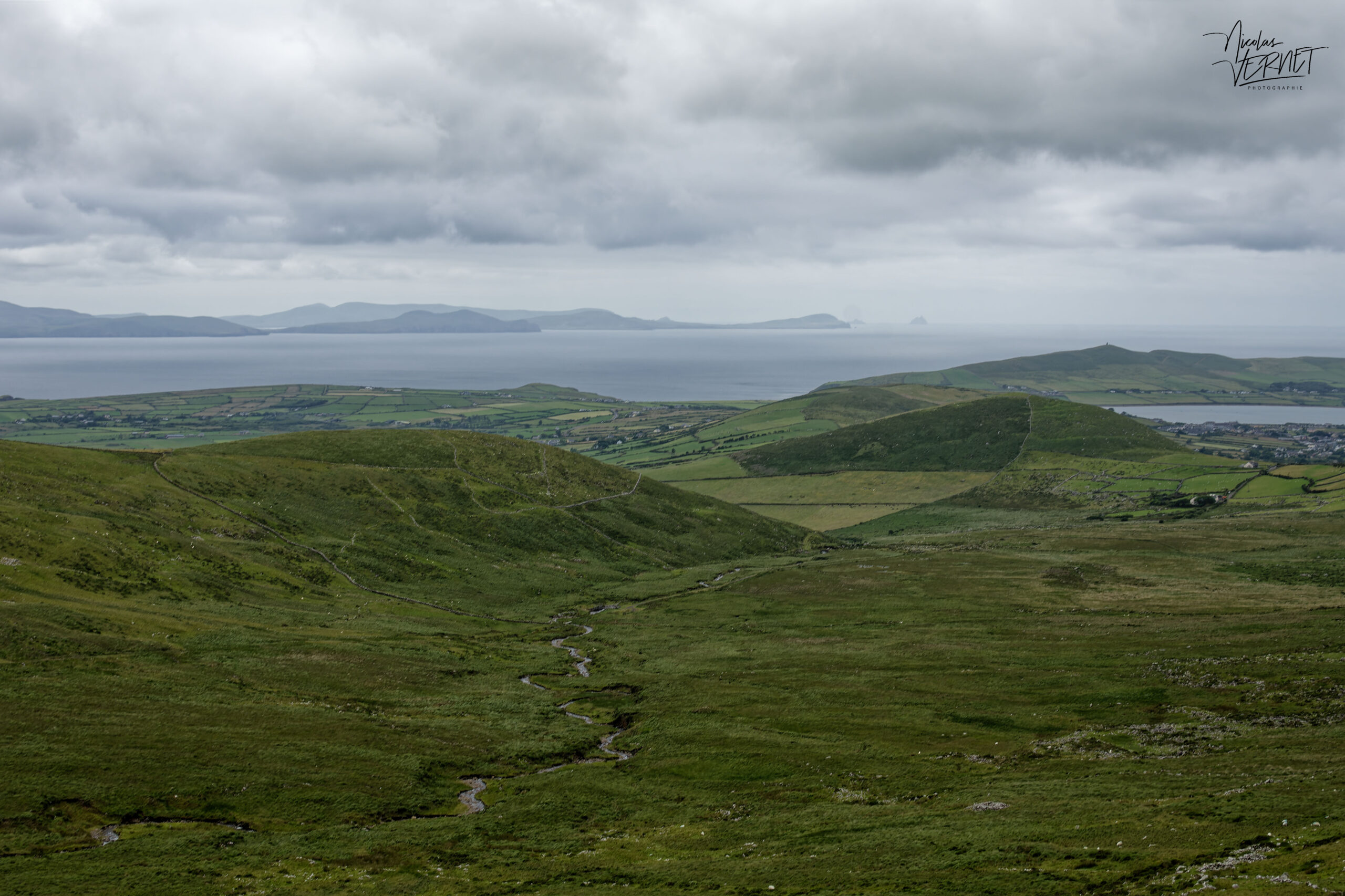Vue sur la vallée de Dingle depuis le col de Conor, Ballybowler, Co. Kerry, Irlande