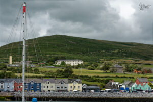 Hauteurs de Dingle vues depuis le port, Co. Kerry, Irlande