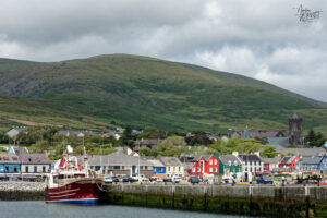 Façades colorées de Dingle vues depuis le port, Co. Kerry, Irlande