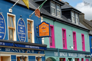 Façades colorées de Strand Street, Dingle, Co. Kerry, Irlande