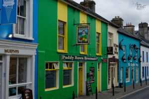 Façades colorées de Strand Street, Dingle, Co. Kerry, Irlande