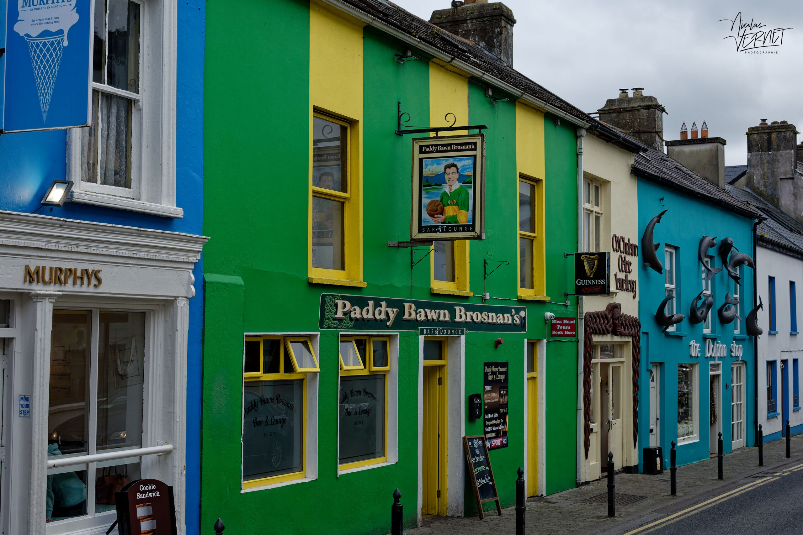 Façades colorées de Strand Street, Dingle, Co. Kerry, Irlande