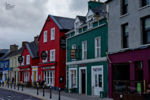Façades colorées de Strand Street, Dingle, Co. Kerry, Irlande