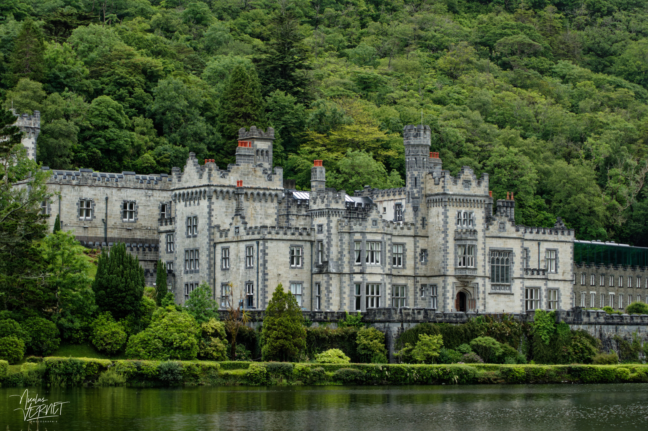 Abbaye de Kylemore et lac de Pollacapall, Pollacappul, Co. Galway, Irlande