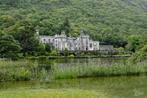 Abbaye de Kylemore et lac de Pollacapall, Pollacappul, Co. Galway, Irlande