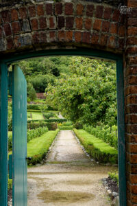 Vue sur le potager, Jardin clos victorien, Abbaye de Kylemore, Pollacappul, Co. Galway, Irlande