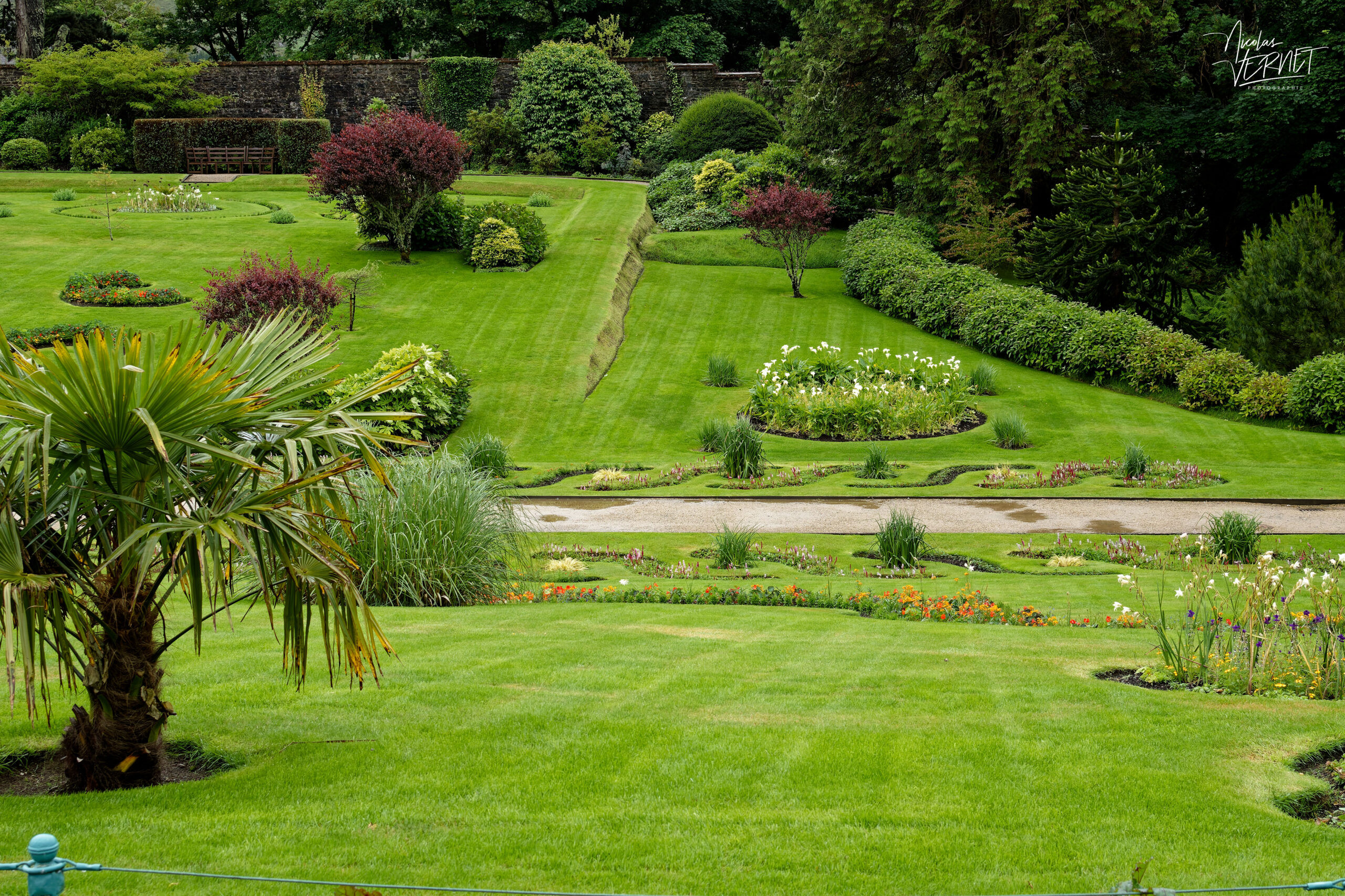 Vue plongeante sur le jardin clos victorien, Abbaye de Kylemore, Pollacappul, Co. Galway, Irlande