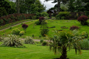 Vue plongeante sur le jardin clos victorien, Abbaye de Kylemore, Pollacappul, Co. Galway, Irlande