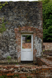 Vestiges d'une serre et du système de chauffage du jardin clos victorien, Abbaye de Kylemore, Pollacappul, Co. Galway, Irlande