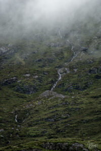 Cascade sur un ruisseau, Pollacappul, Co. Galway, Irlande
