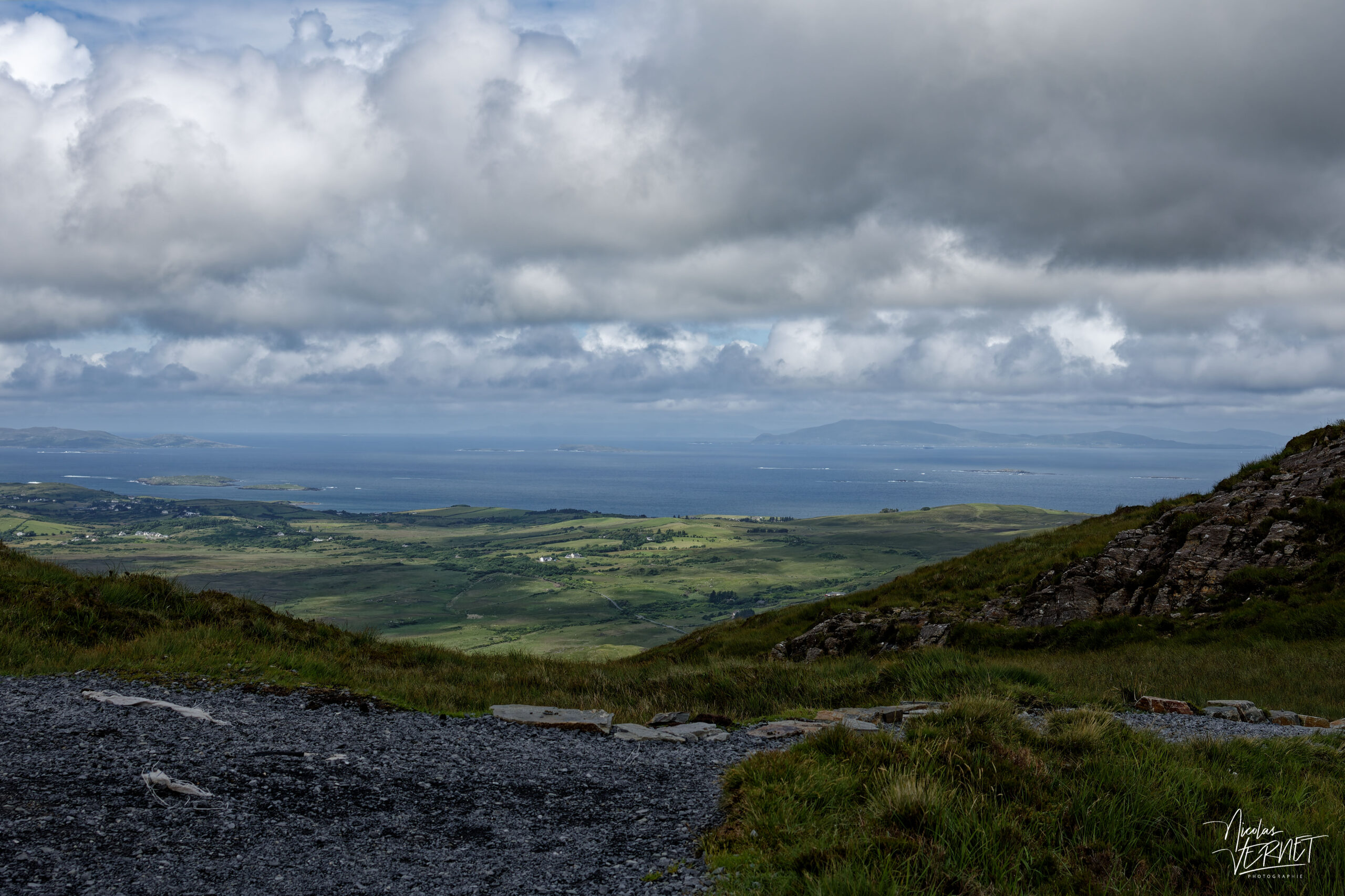 Vue panoramique depuis les sentiers de Diamond Hill sur l'archipel côtier du Connemara, Letterfrack, Co. Galway, Irlande