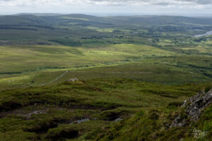 Vue sur une vallée du Connemara depuis le sommet de Diamond Hill, Letterfrack, Co. Galway, Irlande
