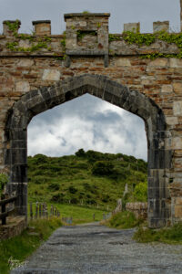 Clifden Castle Gate & Wall (Porte et remparts du château de Clifden), Co. Galway, Irlande