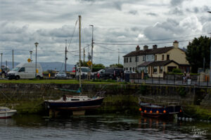 Bateaux de pêche et de plaisance amarrés dans le port de Galway, Irlande
