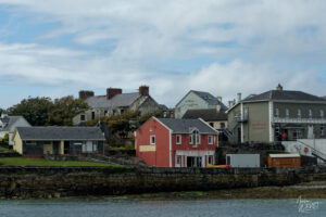 Vue sur Kilronan depuis le port, île d'Inish Mór, Co. Galway, Irlande