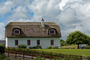 Cottage irlandais traditionnel à toit de chaume, Kinvarra, Co. Galway, Irlande
