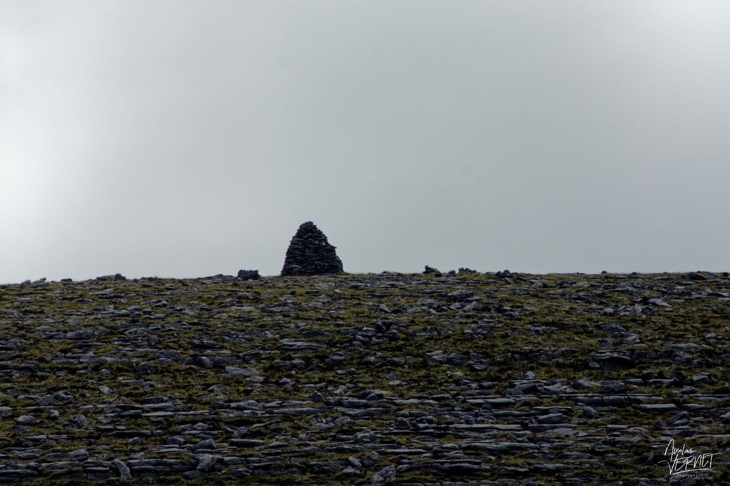Cairn dans le Burren, Co. Clare, Irlande