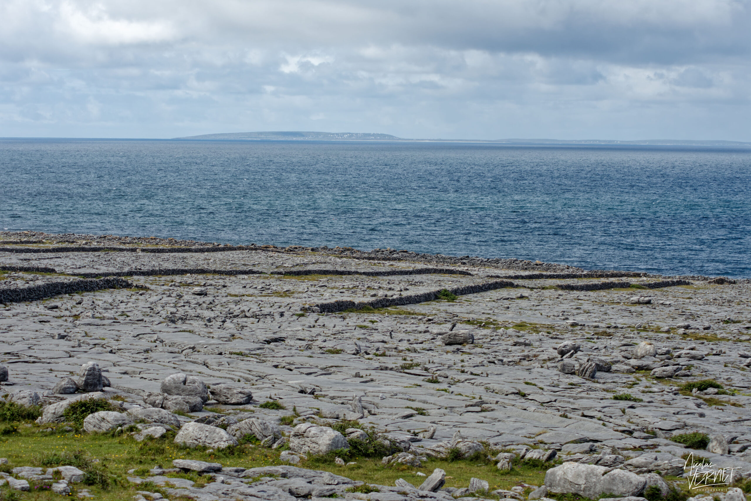 Murroughtuohy Viewpoint (vue sur les îles d’Aran depuis le Burren), Co. Clare, Irlande