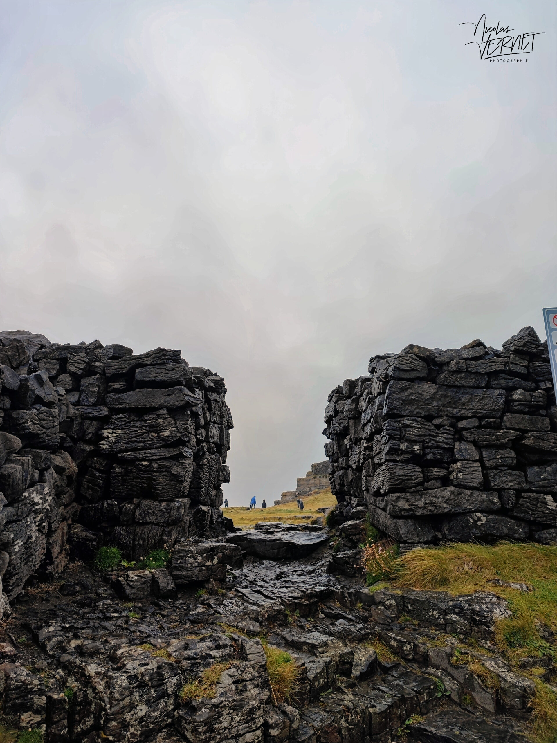 Porte du fort préhistorique de Dún Aengus (Dún Aonghasa), île d'Inish Mór, Co. Galway, Irlande