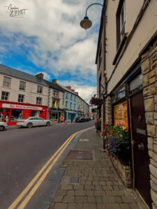 Magasins colorés, Listowel, Co. Kerry, Irlande