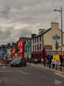 Façades colorées de Strand Street, Dingle, Co. Kerry, Irlande