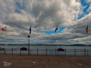 Drapeaux en souvenir de l'ultime escale du Titanic, Cobh, Co. Cork, Irlande