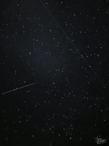 Ciel étoilé avec trainées de satellites, Le Cheylard (Ardèche)
