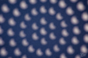 Projections de l'éclipse solaire du 12 août 2026 à travers une écumoire, Baix (Ardèche)